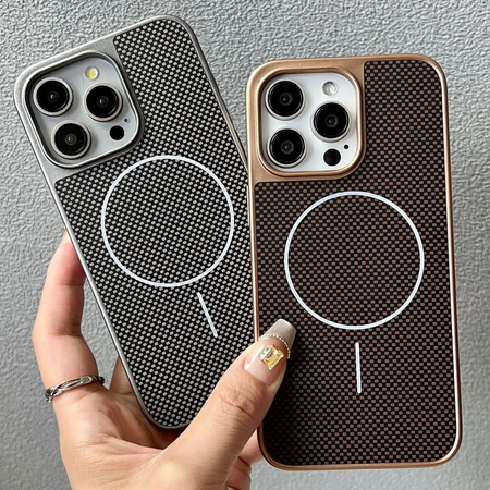 Etui D-Pro Brick Carbon TPU MagSafe Case obudowa magnetyczna matowa do Apple iPhone 15 Pro (Desert Gold / Złoty)