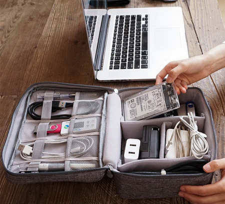 Organizer etui saszetka kosmetyczka podróżna na kable ładowarki elektronikę  24x18x10 cm (Czarny)