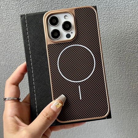 Etui D-Pro Brick Carbon TPU MagSafe Case obudowa magnetyczna matowa do Apple iPhone 16 Pro (Desert Gold / Złoty)