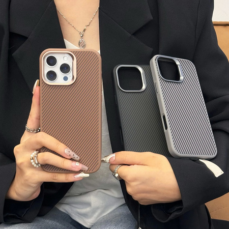 Etui D-Pro Brick Carbon V2 TPU MagSafe Case obudowa magnetyczna matowa do Apple iPhone 16 Pro (Desert Gold / Złoty)